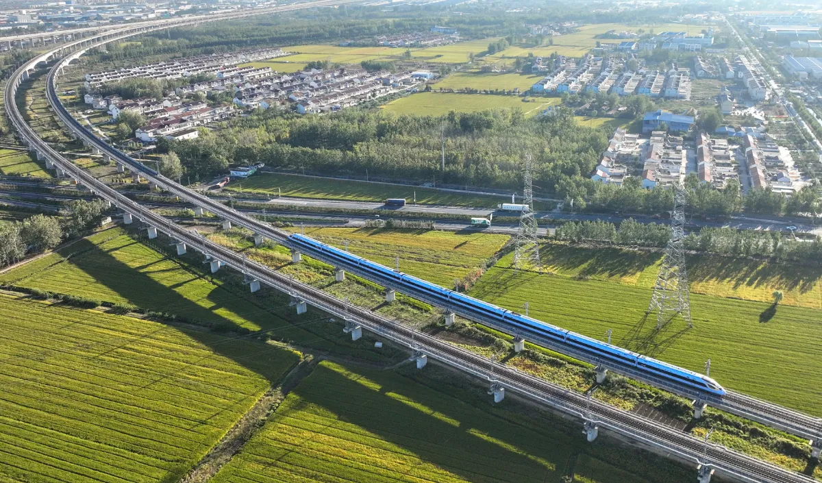 RI dan China sepakat menambah cost overrun (pembengkakan biaya) proyek KCJB sebesar USD1,2 miliar atau sekitar Rp18 triliun.