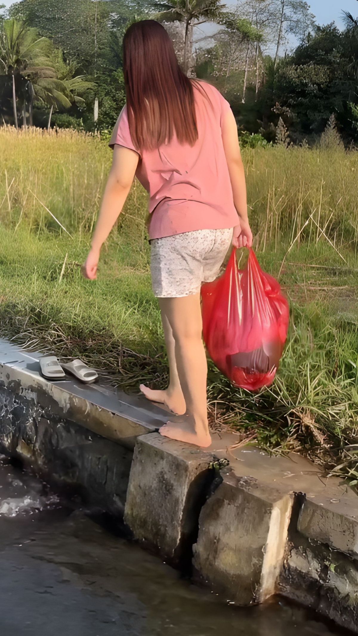 Capek-Capek Nonton Video Nostalgia Masa Kecil Dahulu, Netizen Masih Menunggu Wajah Gadis Baju Pink Nengok ke Kamera