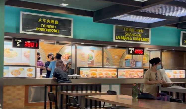 Makan di Restoran