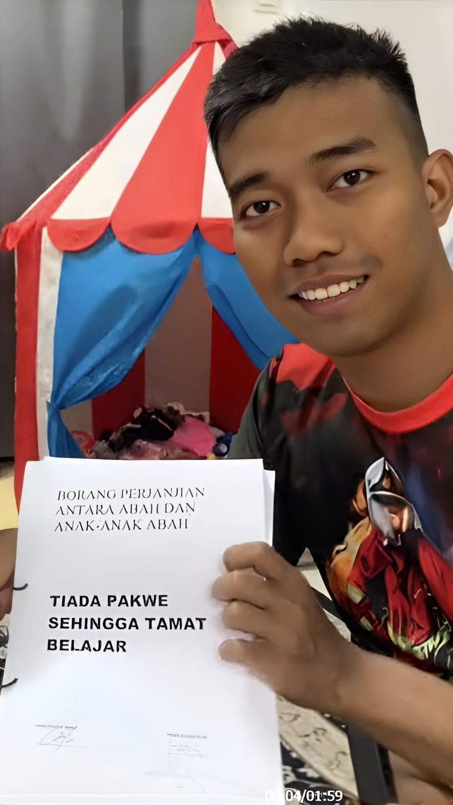 Momen Gemas Ayah Minta Anak Balitanya Tanda Tangan Kontrak Agar Tak Pacaran hingga Lulus Kuliah