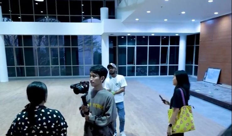Studio Super Besar