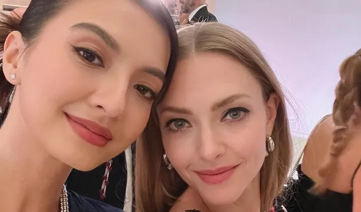 Potret kebersamaan Raline Shah dan Amanda Seyfried juga tak luput dari sorotan netizen tanah air. Keduanya sama-sama memiliki paras cantik.<br>