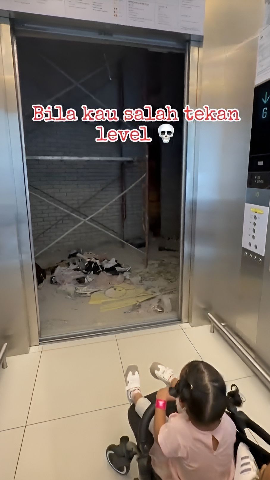 Anak Tekan Tombol Terlarang Saat Naik Lift di Mal, Wanita Ini Sampai di Tempat Kosong yang Aneh Serasa Masuk 'Dunia Lain'