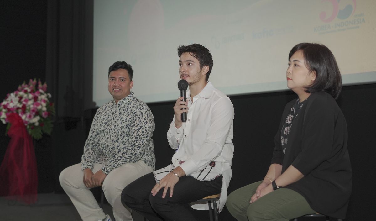 Sebenernya dari tahun lalu ya ditawarin, waktu aku masih di Miracle in Cell No. 7. Tapi, karena jadwal lagi padat dan banyak banget, akhirnya ya ga bisa buat ambil tawarannya dan gantinya tahun ini,