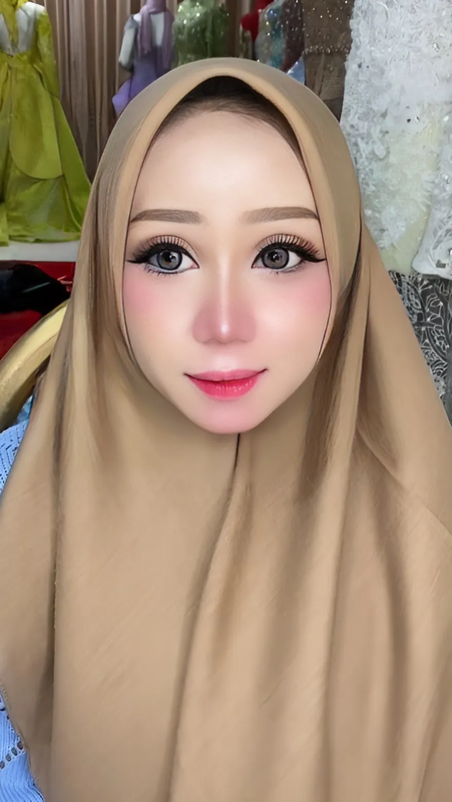 Makeup ke Nikahan Mantan, Hasilnya Bisa Saingan dengan Pengantin