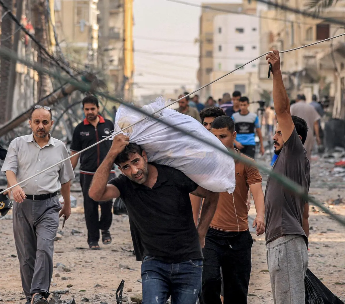 11 Masjid, 90 Sekolah, Ribuan Rumah Hancur, Israel Jatuhkan Bom Ke Gaza ...