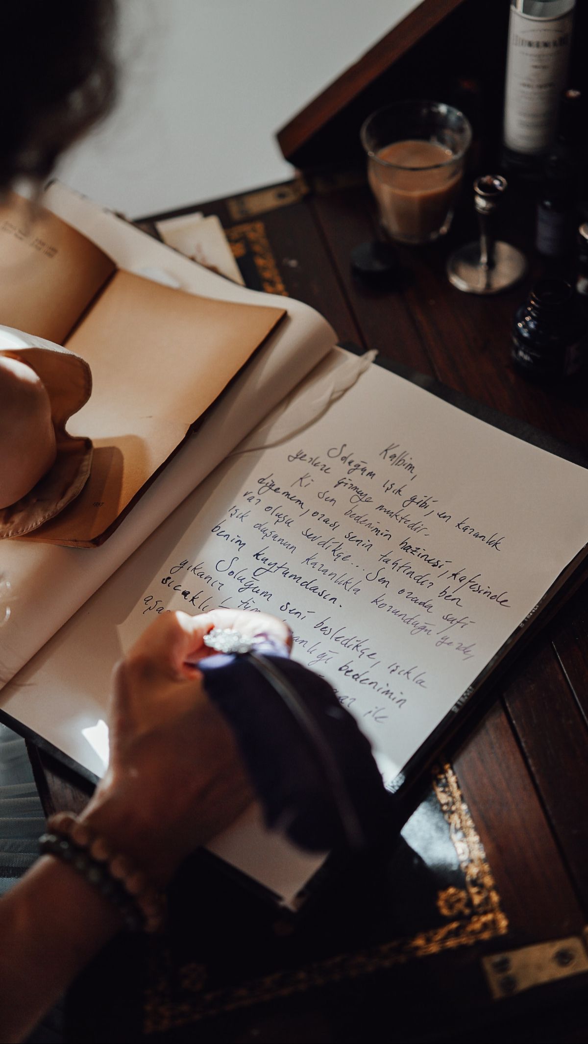 3. Apologiser - Professional Sorry-Sayer<br>