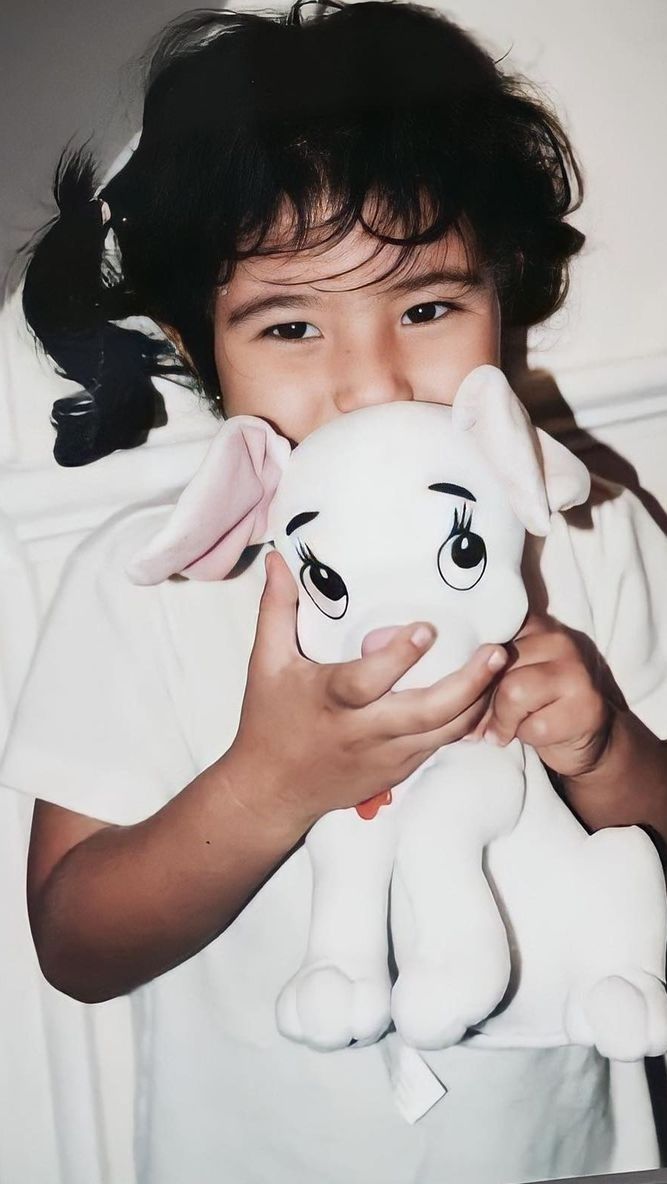 Anak Perempuan Ini Putri Sulung Artis yang Pernah Pacari Berondong, Petunjuknya Ada di Bagian Mata