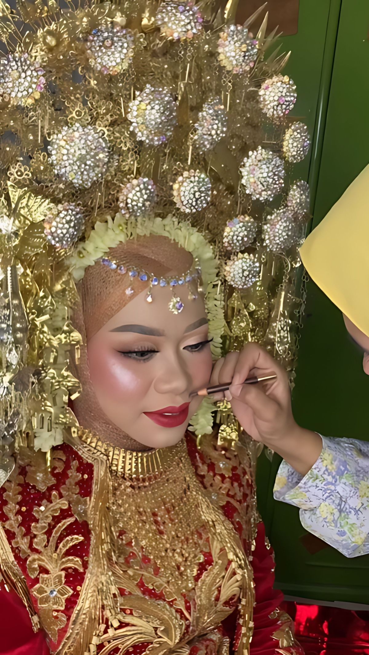 Posisi tahi lalat itu benar-benar disesuaikan dengan letak sebenarnya dari yang asli.