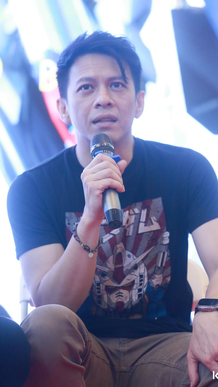 Terungkap Alasan Ariel NOAH Layangkan Ciuman di Pipi BCL Sebelum Manggung
