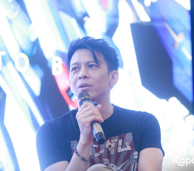 Terungkap Alasan Ariel NOAH Layangkan Ciuman di Pipi BCL Sebelum Manggung