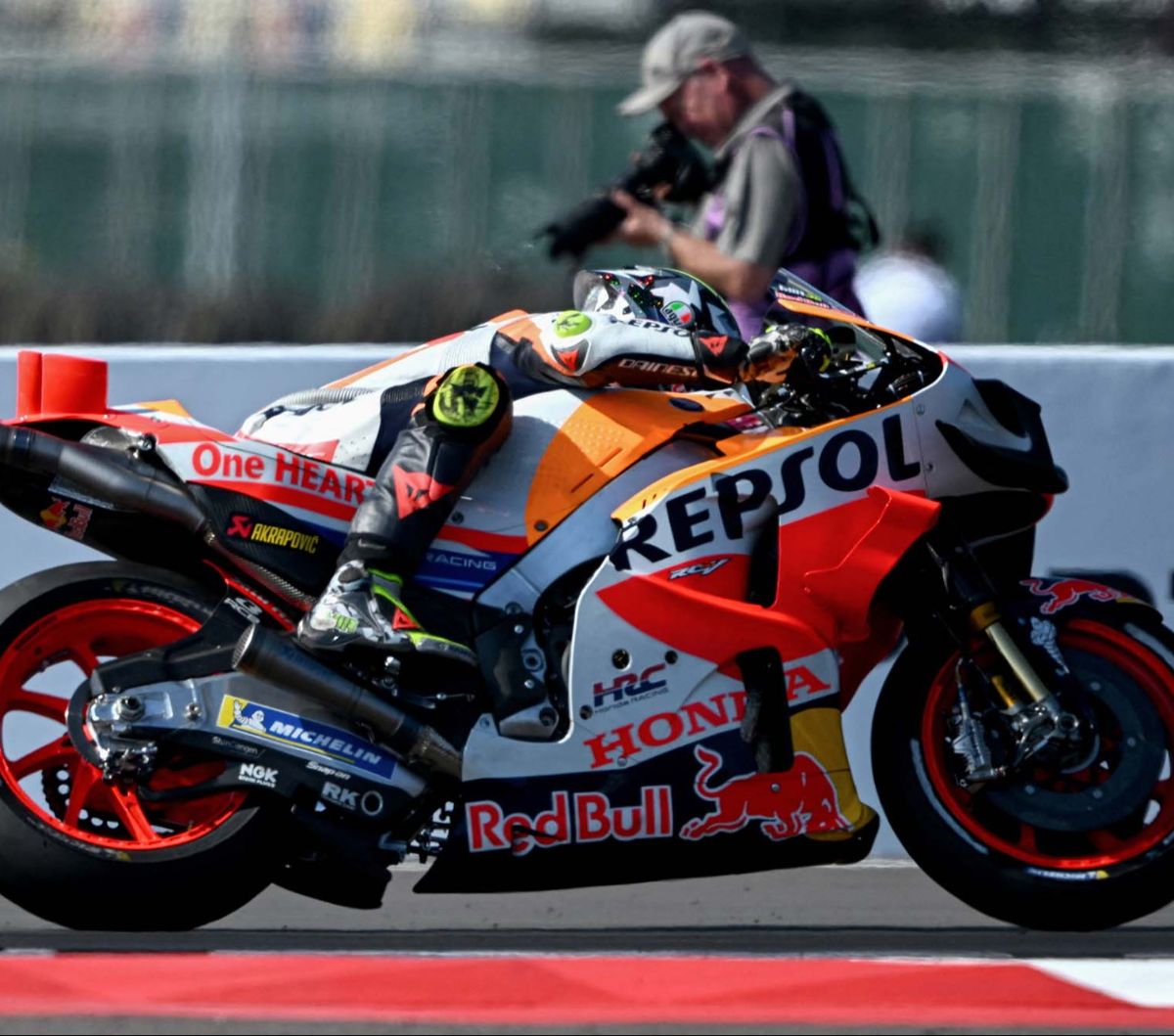 FOTO: Momen Jorge Martin Rajai Sprint Race MotoGP Mandalika 2023 ...