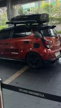 Penumpang Wanita Merasa Kena Prank Naik Taksi Online, Luar Bak Mobil Balap Dalamnya Taman Safari