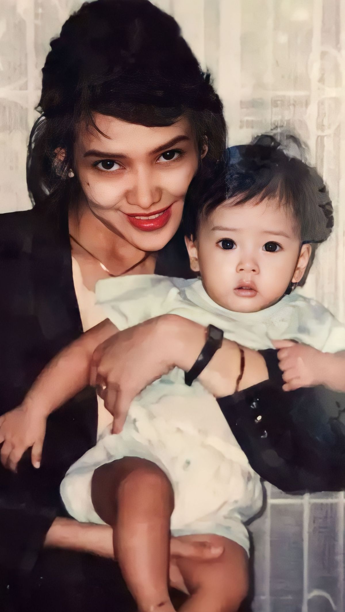 Anak Perempuan Bareng Ibunya Ini Sukses Jadi Aktris tapi Jarang Mandi, Coba Tebak?