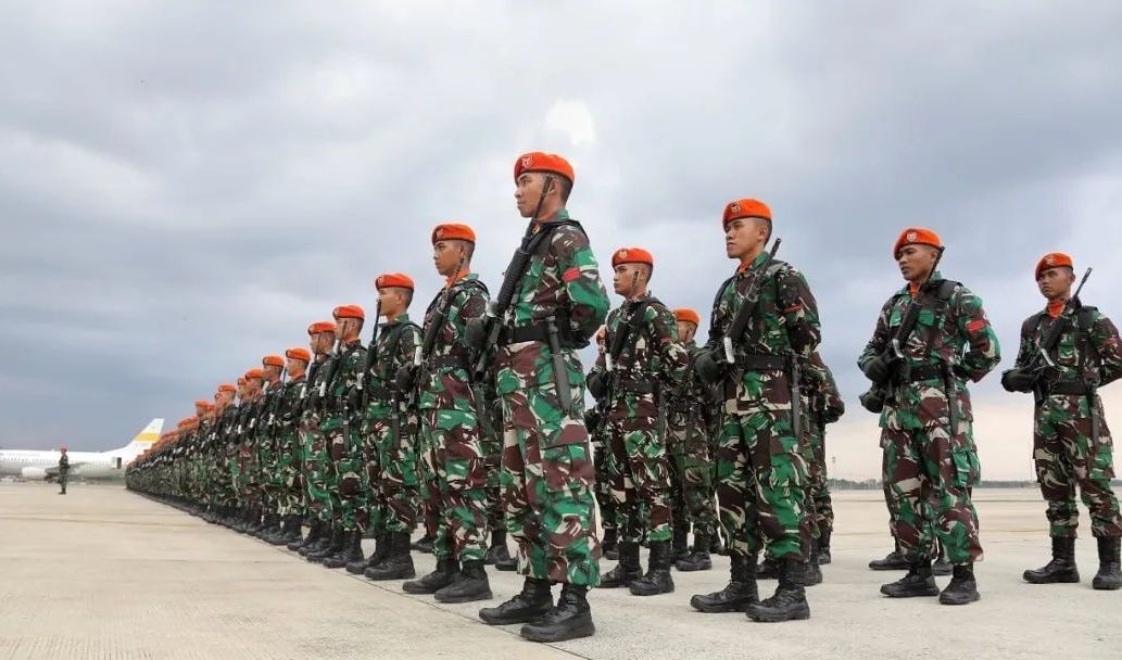 Setelah satu minggu memperoleh latihan teori terjun dan teori melipat payung, terpilih lah 12 orang. <br>