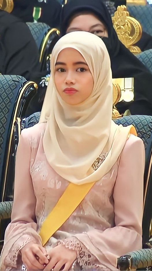 6 Photos of Princess Ameerah Wardatul Bolkiah, The Youngest Daughter of ...