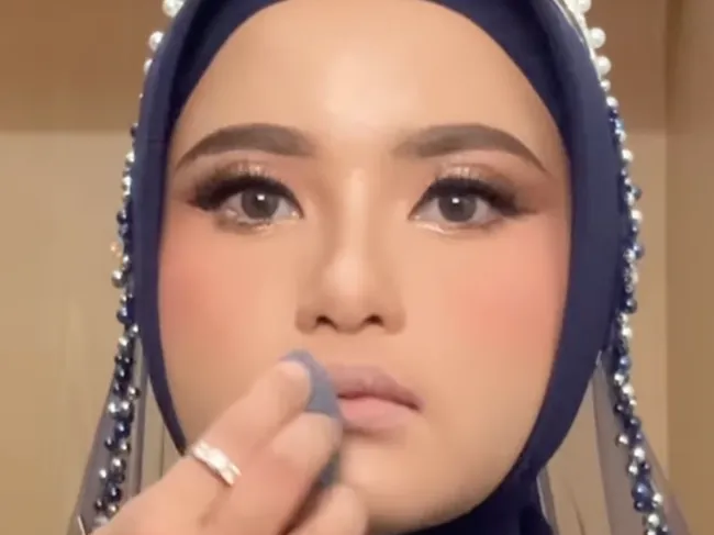 Aplikasikan Sedikit Complexion