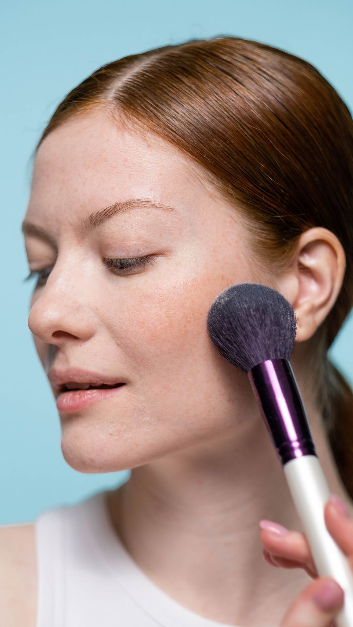 Teknik Aplikasi Liquid Blush On Seperti Profesional