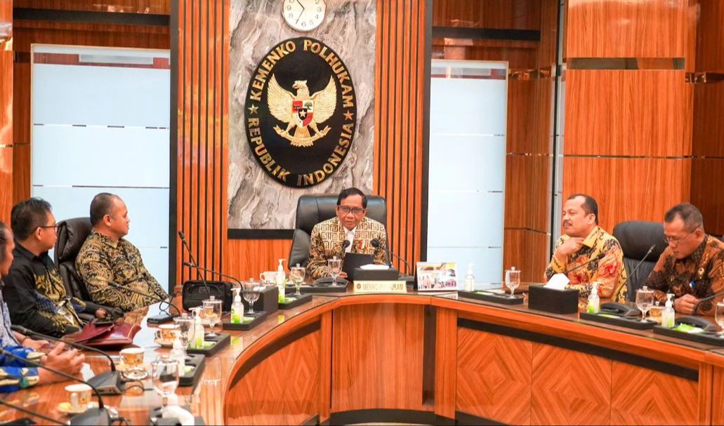 Tapi saya bilang pada beliau, Enggak apa-apa, karena itu ideologi Pancasila. Tapi bapak langsung meroket menjadi anggota kabinet,