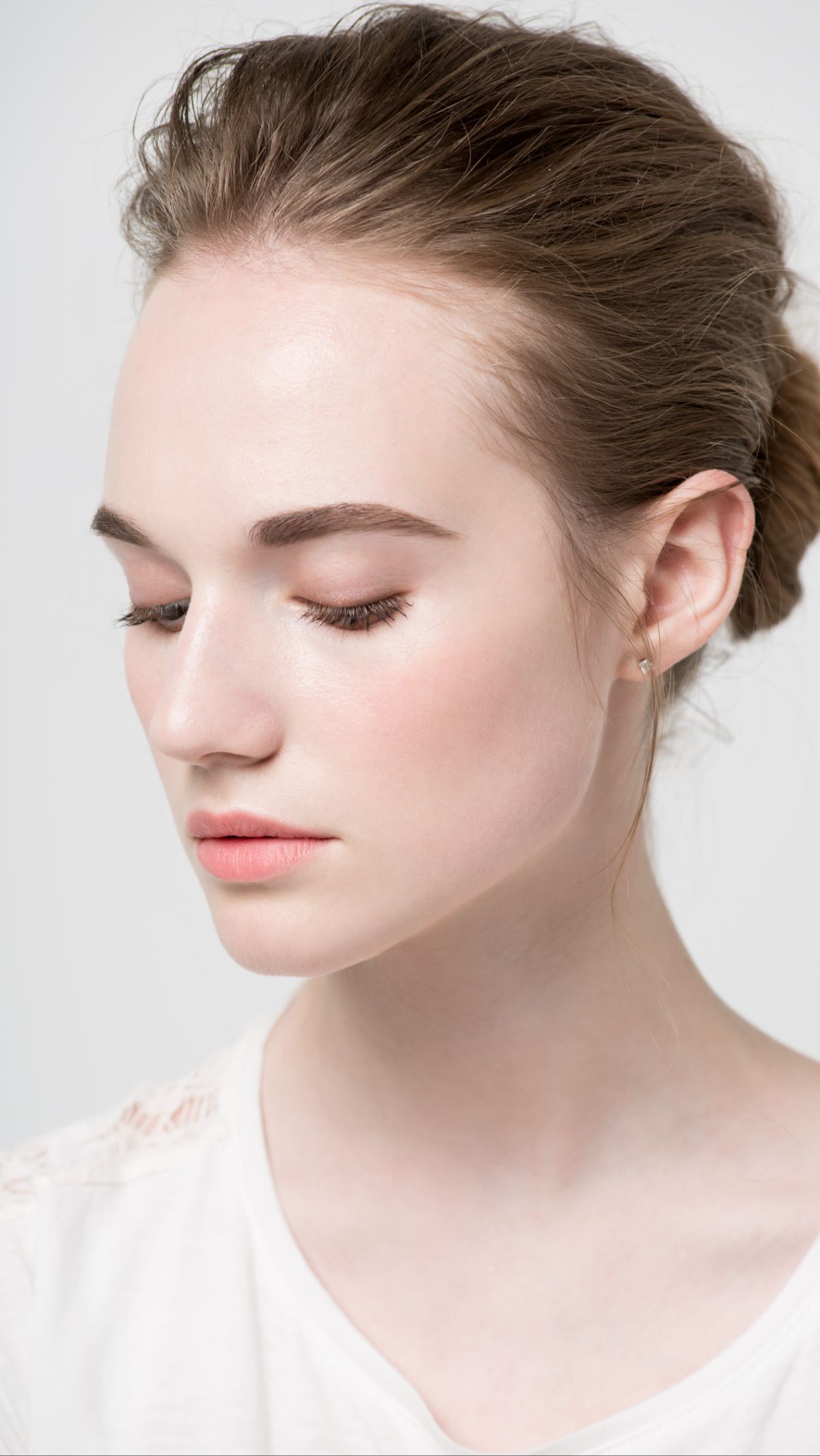 Praktis Banget! Tutorial Alis Natural Hanya 2 Langkah