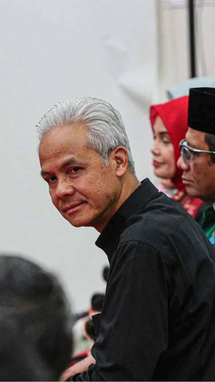 Kompak Berseragam, Potret Lawas Sosok Bacapres Bersama Polisi Berpangkat Lettu