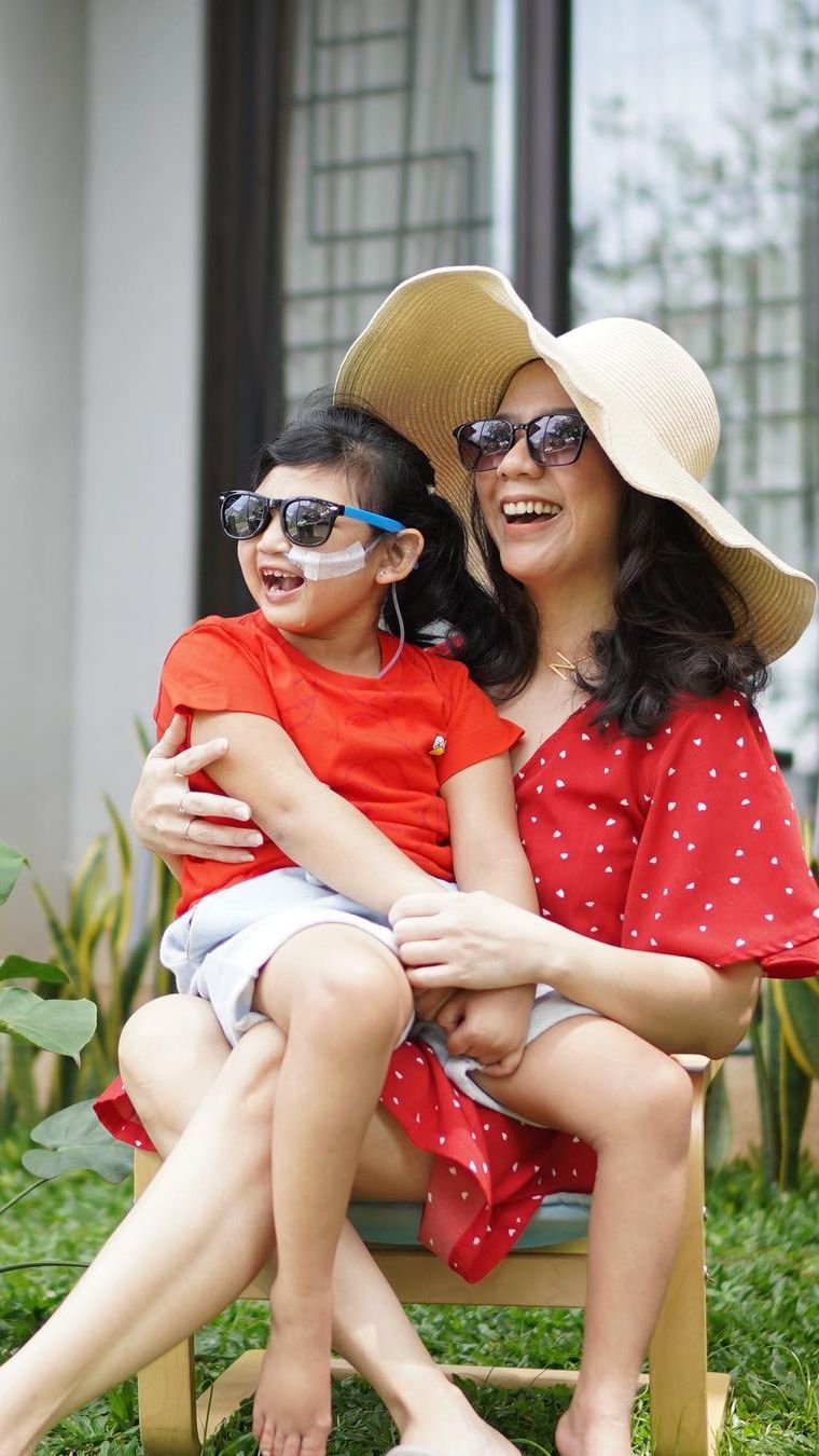 9 Potret Namira Monda, Bunda Influencer Asuh Putrinya yang Idap Craniosynostosis