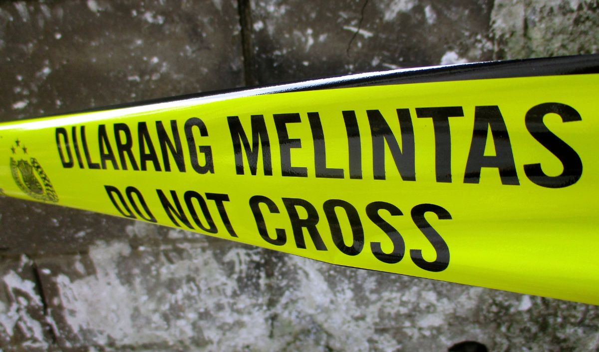 Ledakan tersebut diduga berasal dari bom yang terkubur dalam tanah