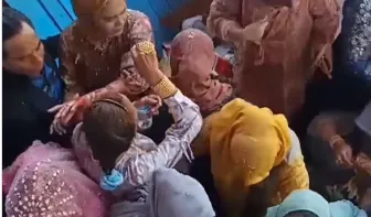 Teras Rumah Panggung Roboh