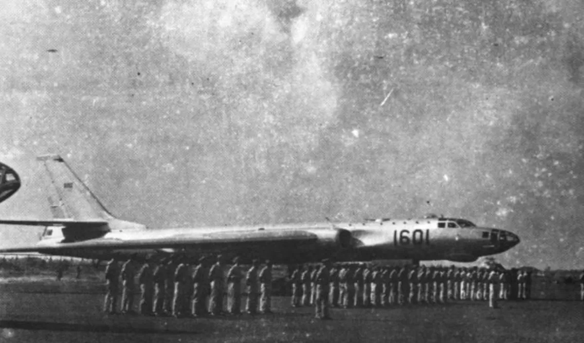 Pesawat Pengebom TU-16 dan TU-16 KS Siap Membombardir Belanda di Irian Barat