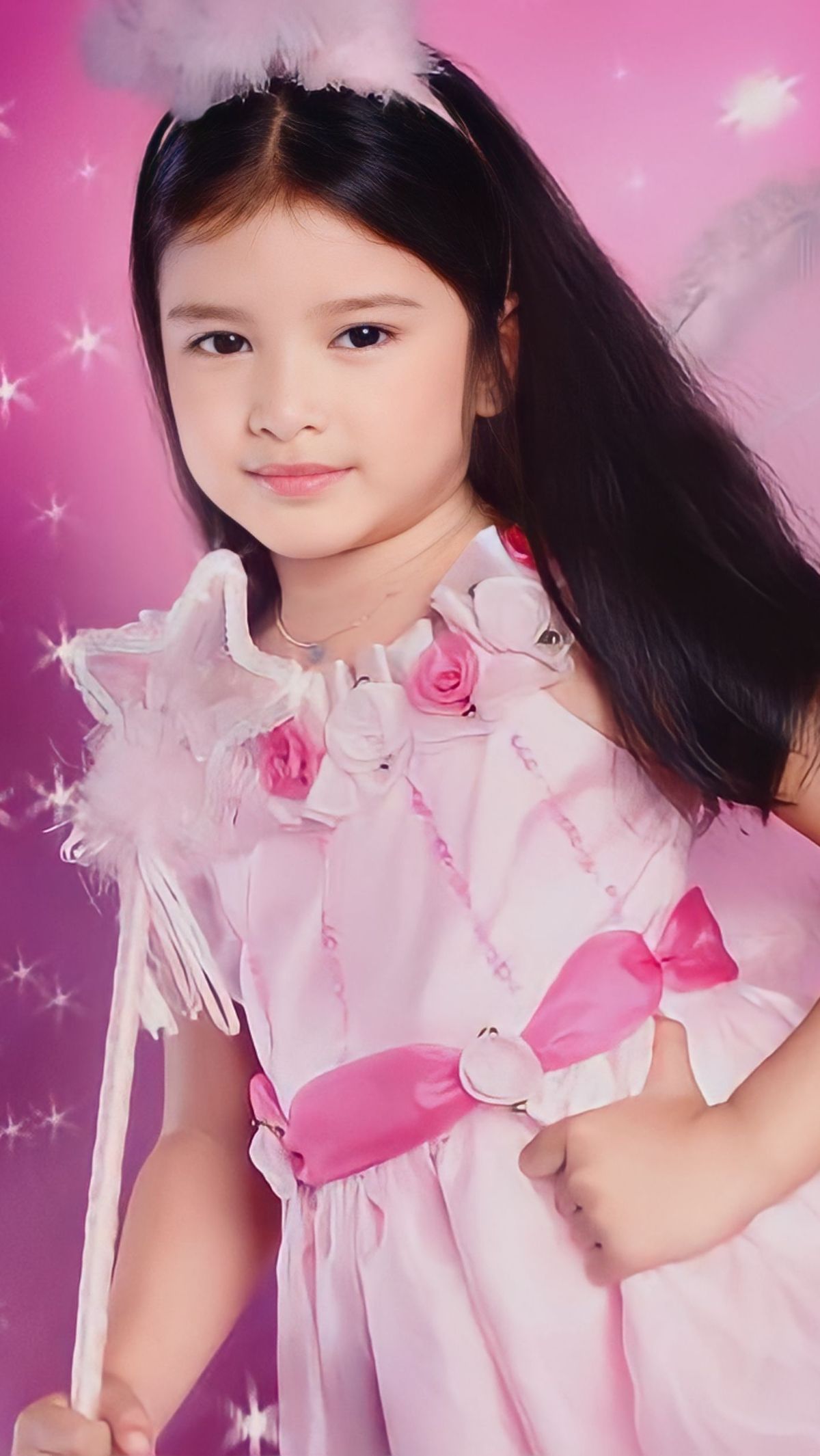 Bocah Cantik Ini Sukses jadi Penyanyi Jebolan Ajang Pencarian Bakat, Kisah Asmara dengan Kekasih Bikin Geger, Bisa Tebak?