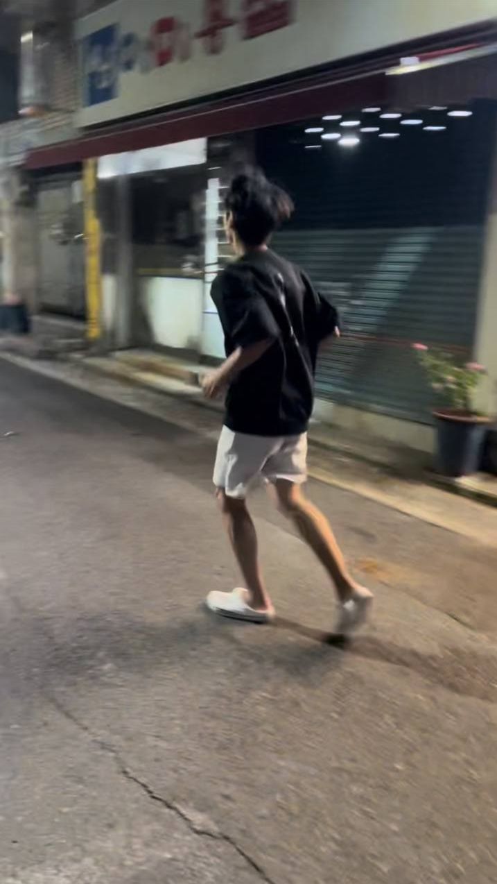 Viral Momen Unik Pria Freestyle Berjalan di Udara, Warganet Mengiranya Melayang