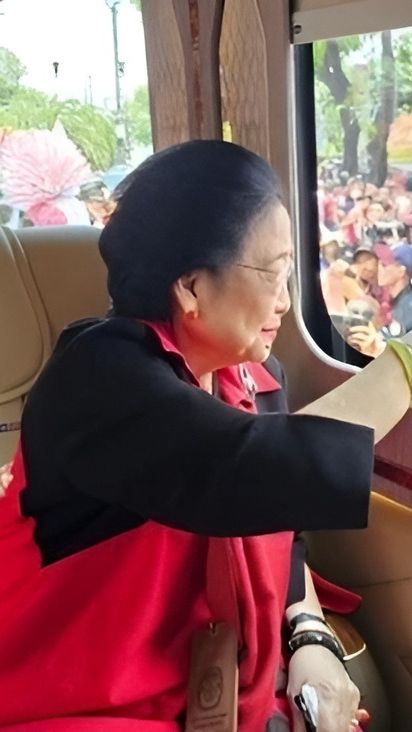 Potret Mewahnya Interior Bus yang Digunakan Megawati Antarkan Ganjar-Mahfud ke KPU
