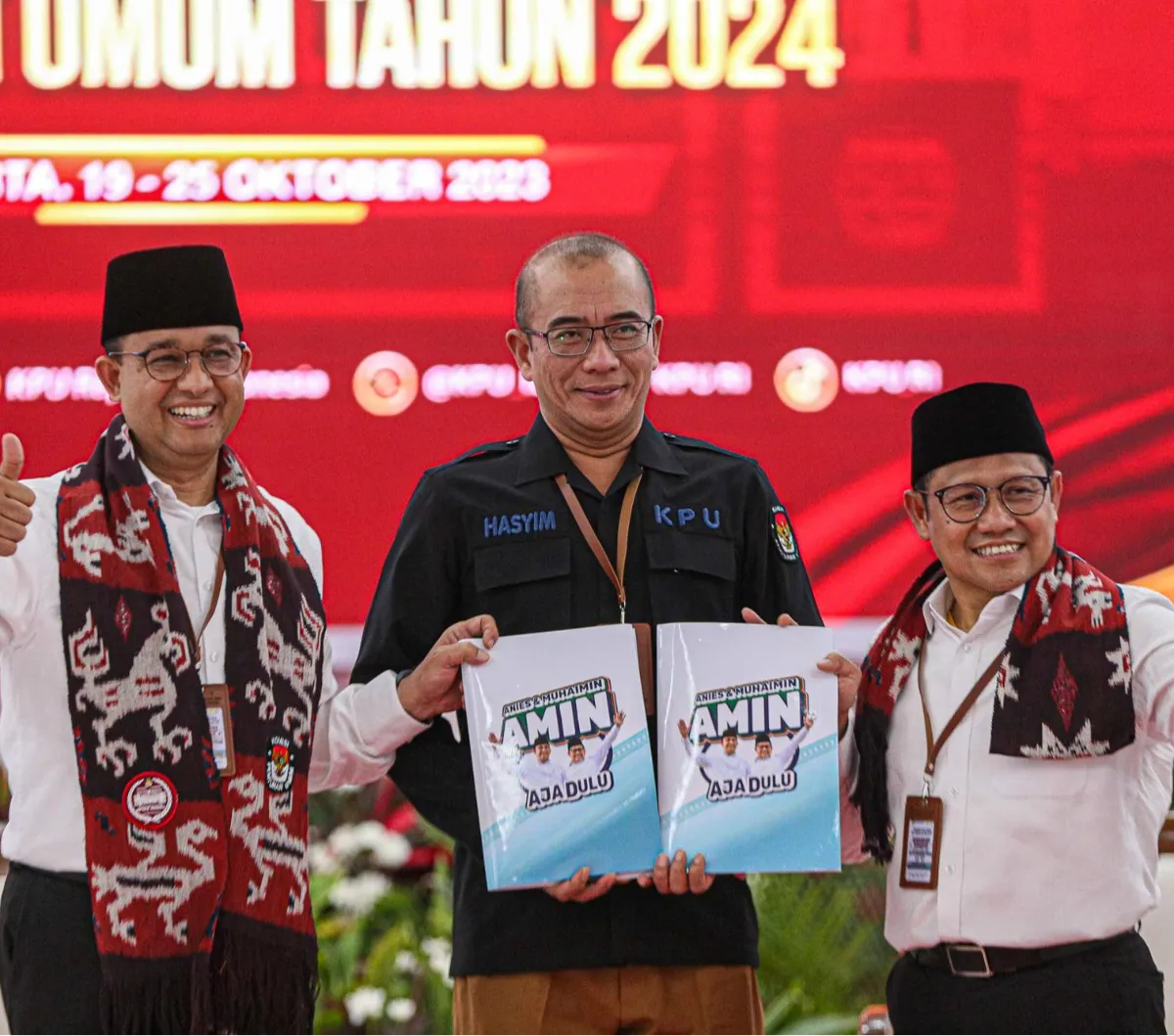 FOTO: Kompak Acungi Jempol Dan Tersenyum, Anies Dan Cak Imin Resmi Jadi ...