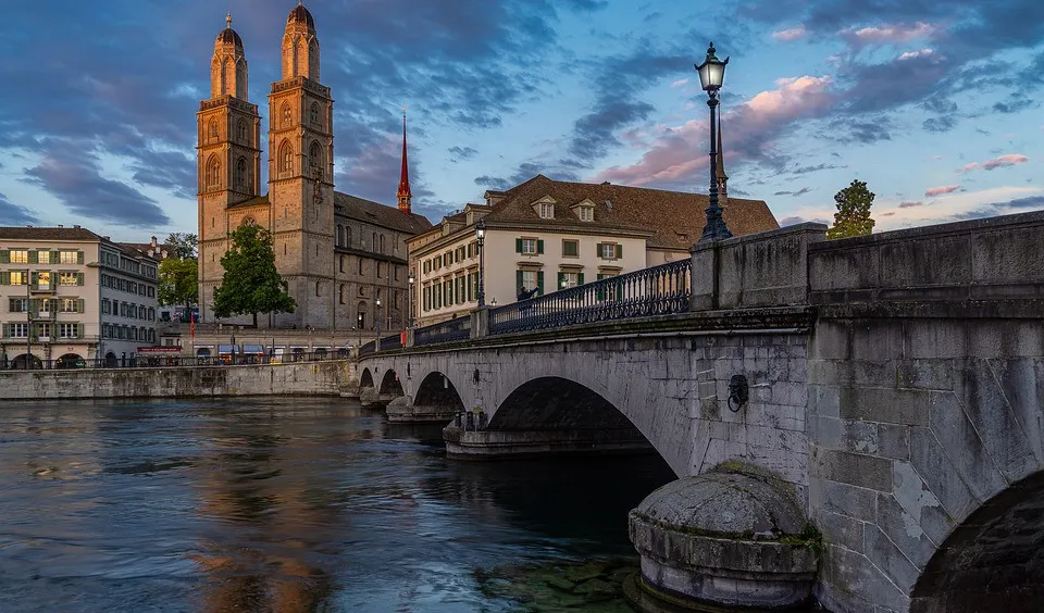 Bahkan pencarian penerbangan dari Indonesia ke Swiss dan hotel di Swiss juga mengalami peningkatan sejak pandemi (2019) sebesar hampir 4 kali lipat jika dibandingkan dengan masa pemulihan di tahun 2022.