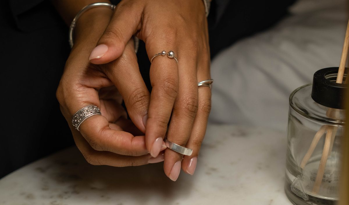1. Cincin Lebih Sulit Dilepas di Pagi Hari