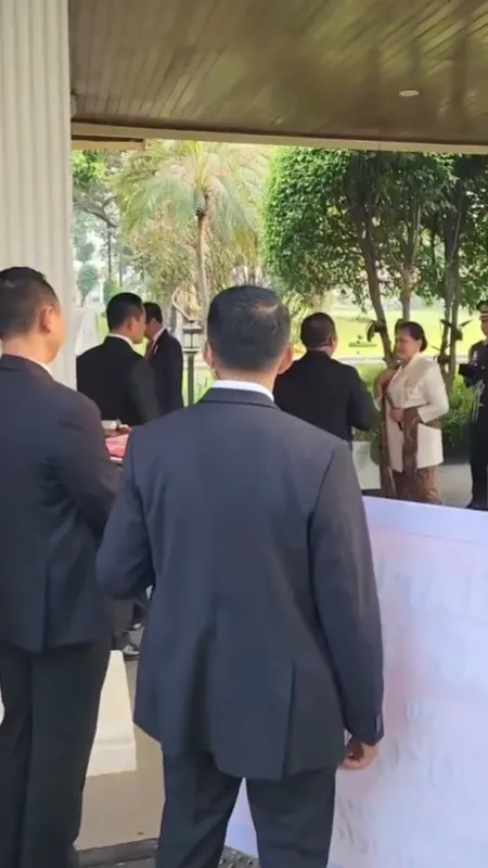 Paspampres Beri Kejutan untuk Iriana, Suapan Pertama Kue Ultah Bukan ke Jokowi