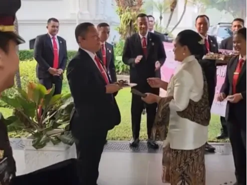 Paspampres Beri Kejutan untuk Iriana, Suapan Pertama Kue Ultah Bukan ke Jokowi