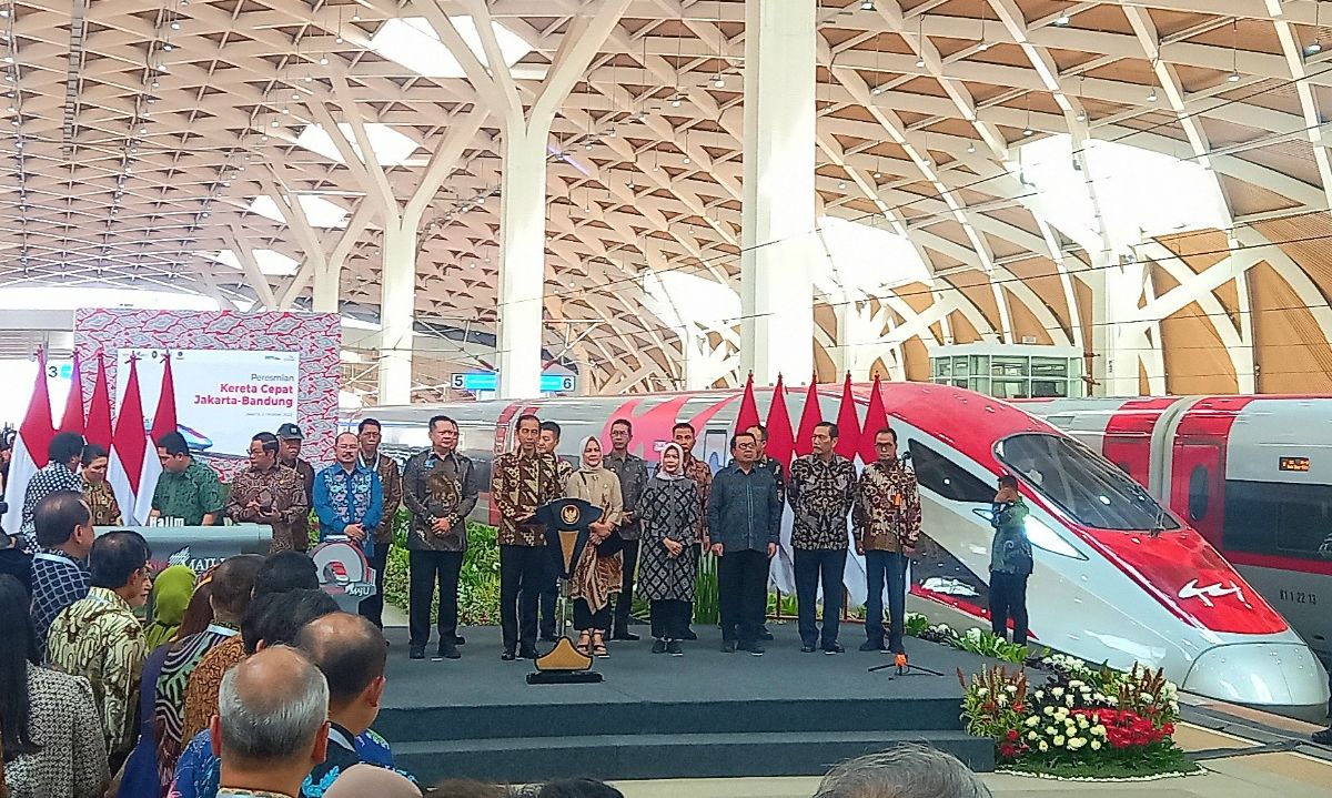 Diresmikan Jokowi, Kereta Cepat Jakarta-Bandung Whoosh Mulai Beroperasi ...