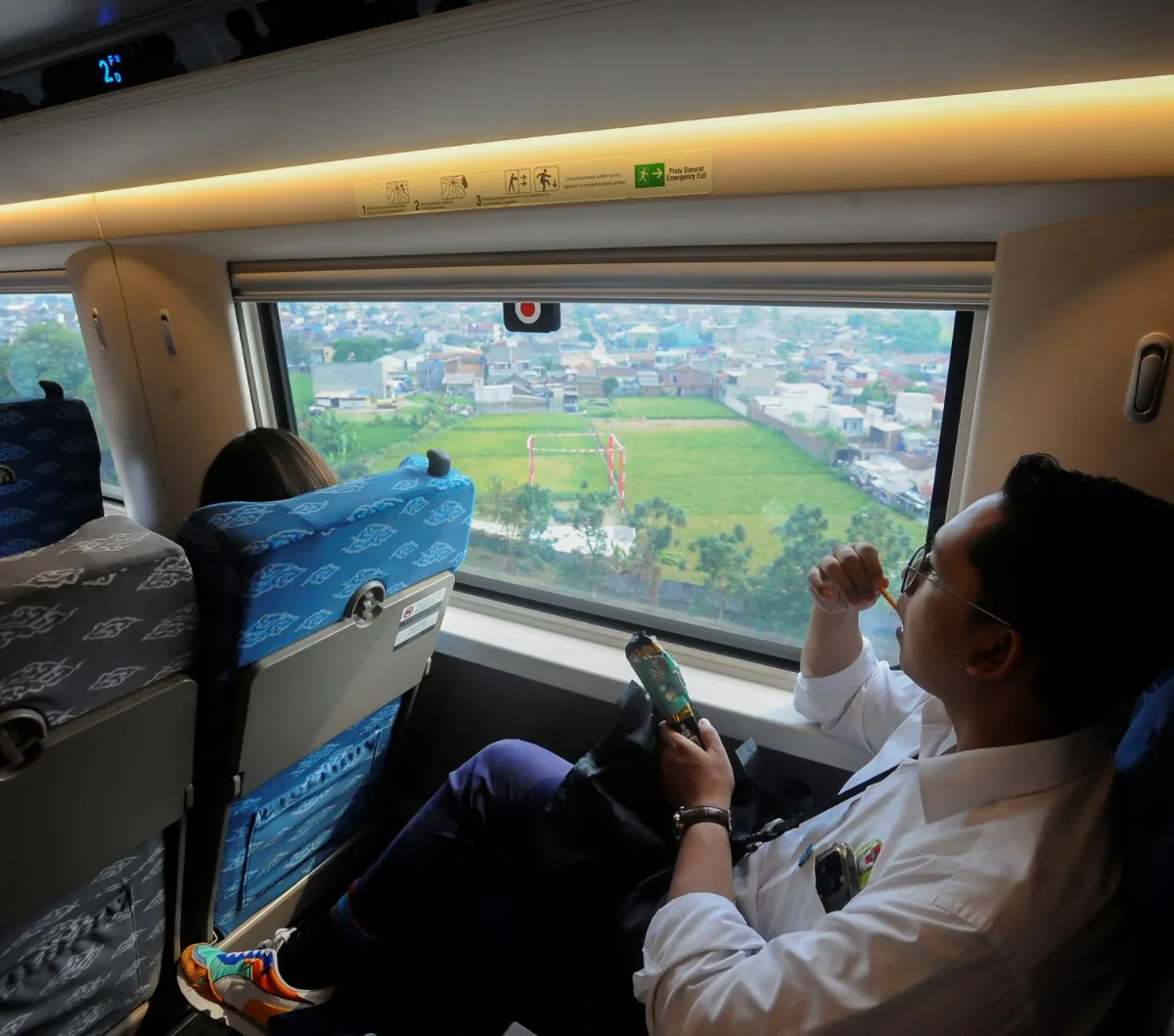 Jokowi Resmikan Kereta Cepat Whoosh, Terkencang se-Asia Tenggara