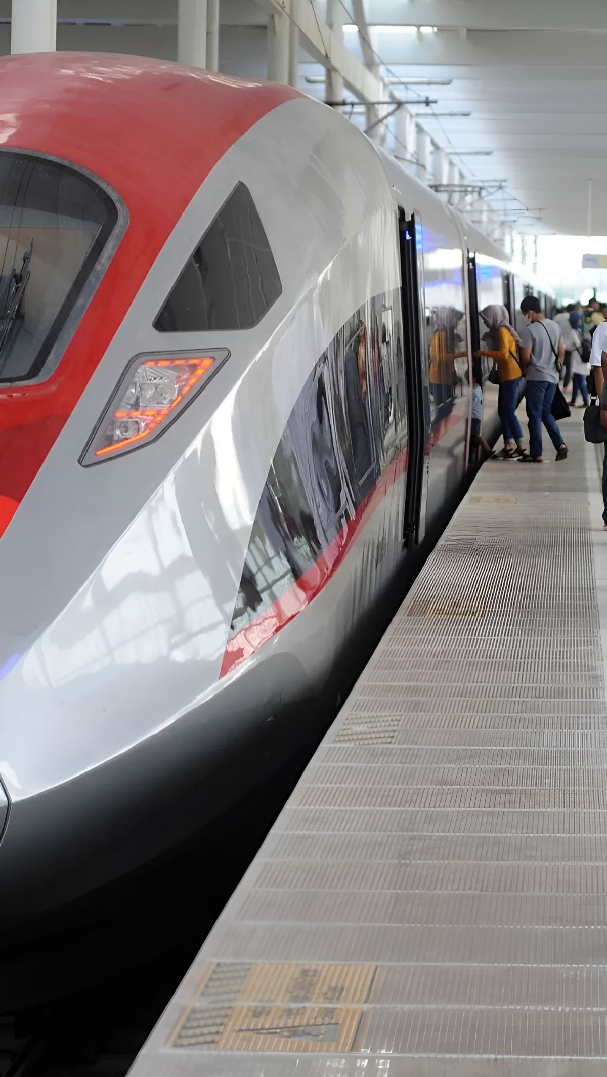 Asyik, Naik Kereta Cepat Jakarta-Bandung Whoosh Masih Gratis<br>