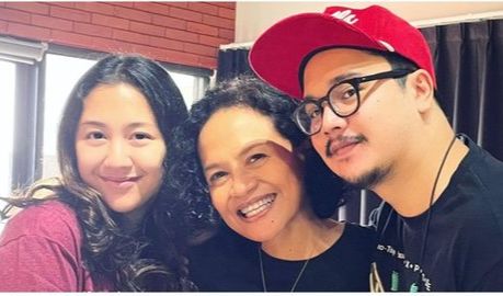 Film 'Petualangan Sherina 2' kini sudah tayang di bioskop. Di awal penayangannya, film tersebut disaksikan  256.286.<br>