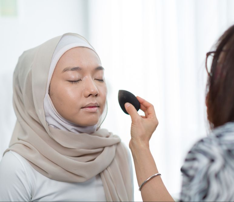 Beda Makeup Wisuda dan Akad Menurut Makeup Artist