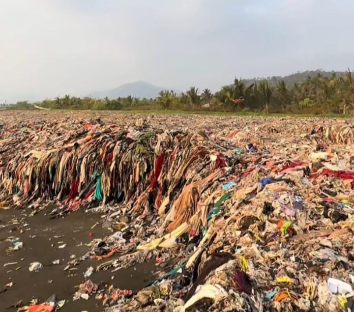 Kontroversi Kepala Desa Tolak Inisiatif Pandawara Group Bersihkan Pantai Loji