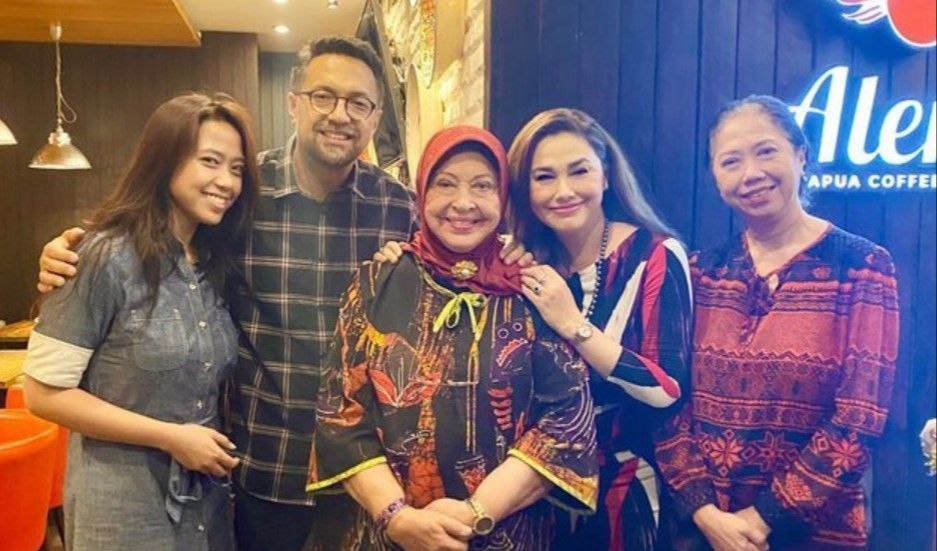 Ari Shisale dan Nia Zulkarnaen