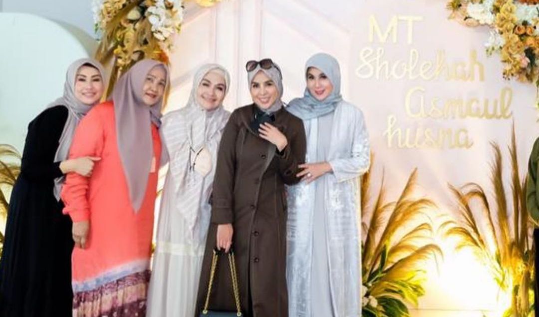 Berteman dengan Artis