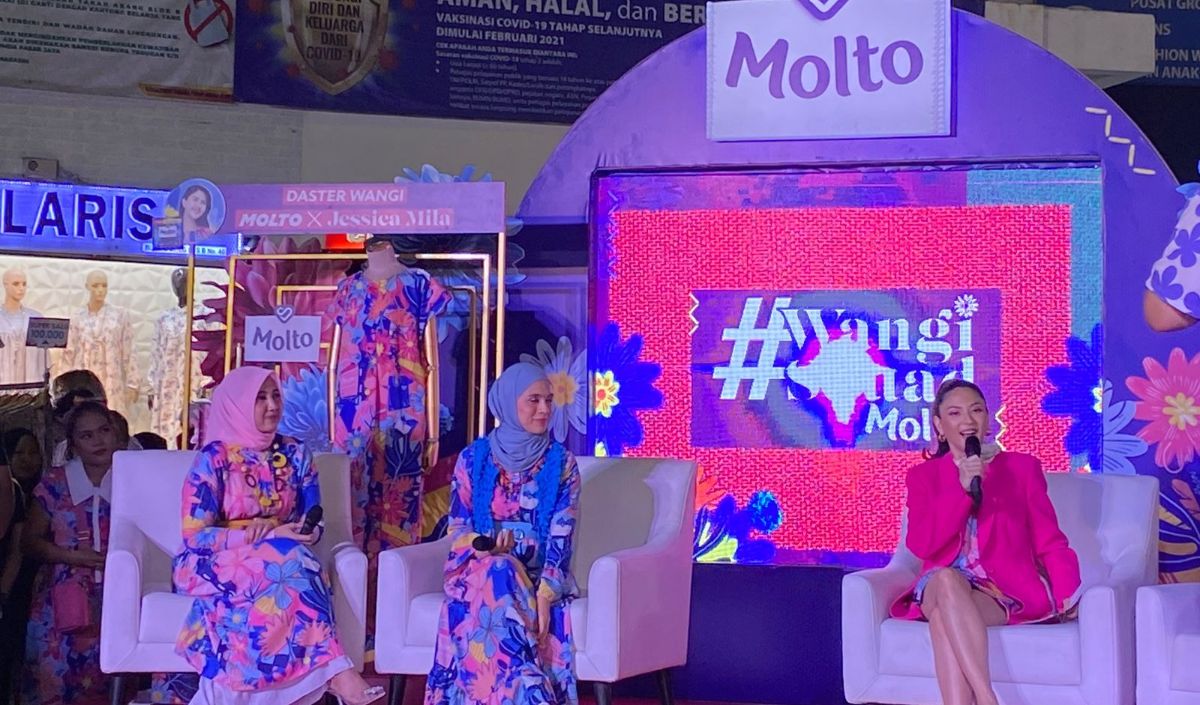 Aku sekarang lagi sibuk event dan ngurus media sosial sih,
