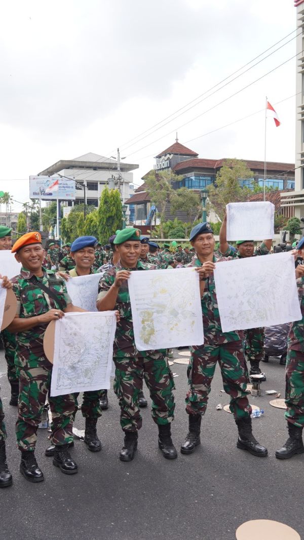 1.000 Prajurit TNI Membatik Pecahkan Rekor MURI