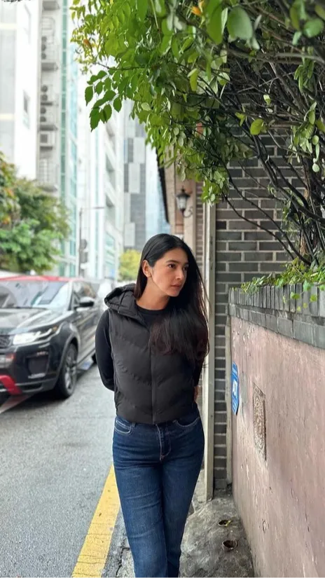 10 Potret Penampilan Simpel Nabila Syakieb saat Berlibur di Korea, Makeup gak Neko-neko Tetep Cantik