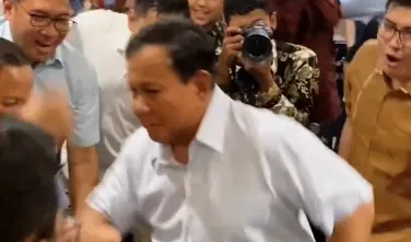 Joget di HUT Prabowo ke-72