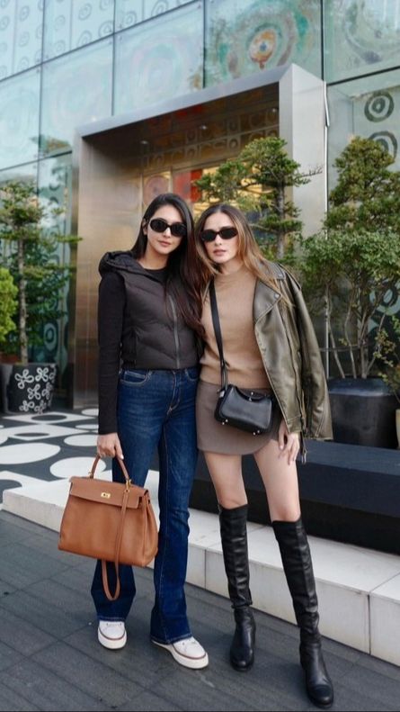 Nabila Syakieb mengabadikan momen bersama dengan Yasmine.